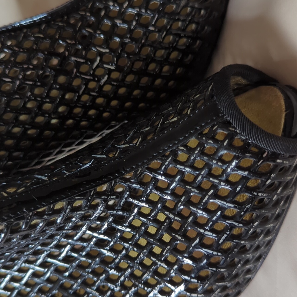 Giuseppe Zanotti black mesh peep toe sandals with gold hardware Sz 37